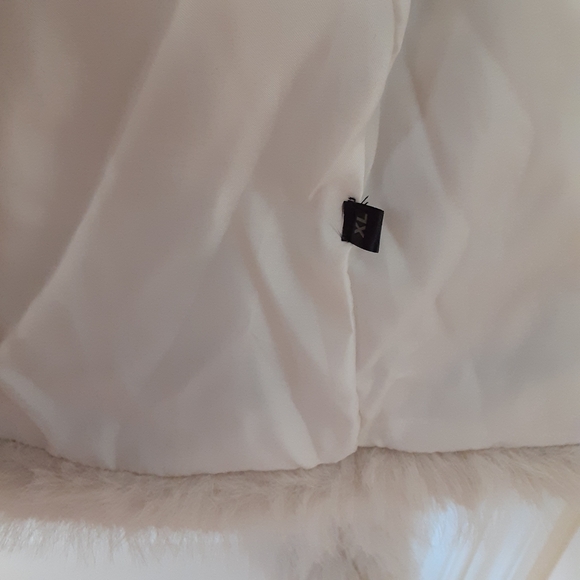 Plush SOERA Cream Faux Fur Loose Stand Collar Jacket, XL (12) - Picture 4 of 4